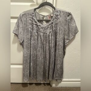 New with tags Dolan top. Gray snakeskin color. Size xl